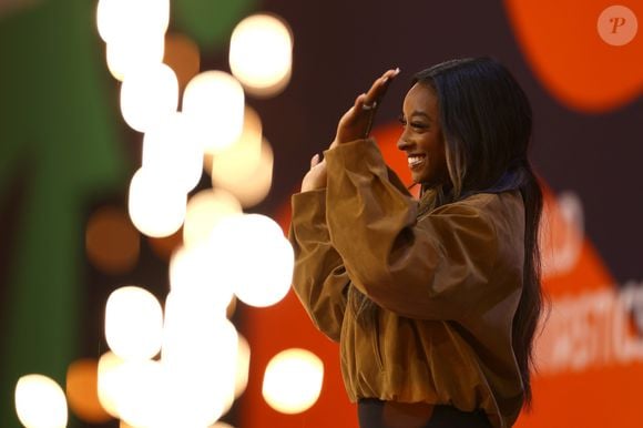 A ginasta americana Simone Biles prestigiou o Mundial de Ginástica Artística em Roterdã e viu Rebeca Andrade conquistar o terceiro ouro mundial no salto, feito que ela própria ainda não alcançou