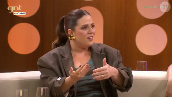 Tati Machado retornou ao ‘Saia Justa’ nesta quarta-feira (10), quatro meses após perder o filho, Rael, na reta final da gravidez