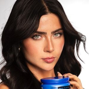 Após sua transformação recente, Jade Picon segue fiel à nutrição capilar.