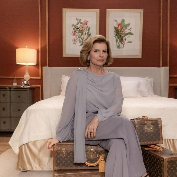 Nos últimos dias, o decorador Edgar Moura Brasil, viúvo de Gilberto Braga, autor da novela original, opinou severamente a história adaptada por Manuela Dias.