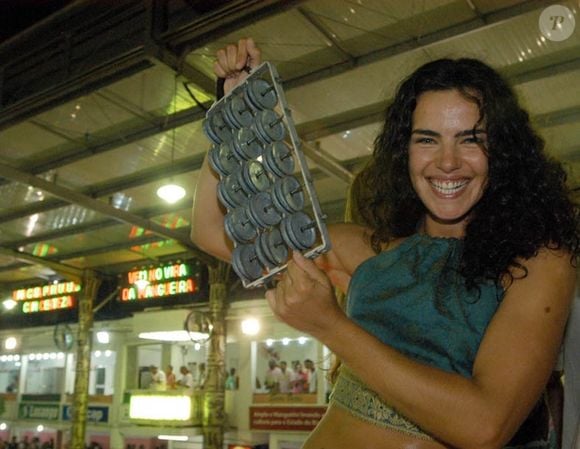 2007: sempre muito divertida, Ana Paula Arósio se jogava no samba na quadra da Mangueira