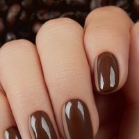 Quais cores de esmalte estão em alta no inverno 2025? Esses 6 tons elegantes vão conquistar as apaixonadas por beleza