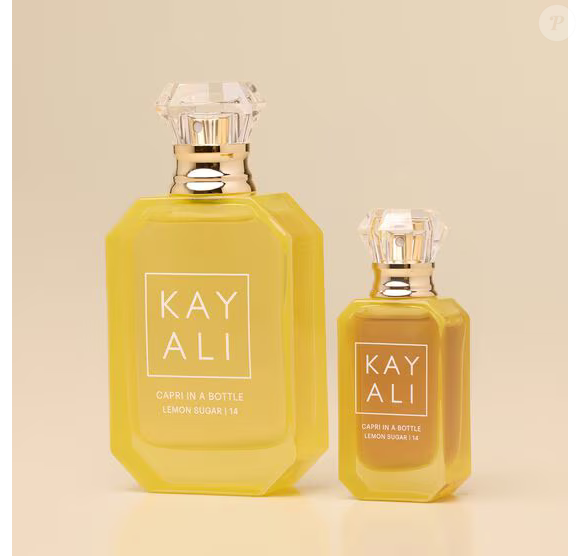 O perfume Capri in a Bottle Lemon Sugar | 14, da Kayali, ainda chama atenção pelo frasco sofisticado, inspirado nas tradicionais garrafas de oud do Oriente Médio