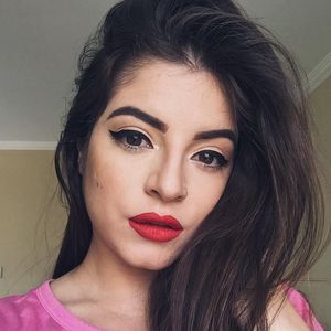 Nas redes sociais, Gkay fazia sucesso com sua beleza natural