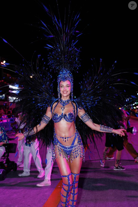 Pelas redes sociais, momentos antes de pisar na avenida, ela comentou sobre sua experiência aos seguidores do Instagram: "Venho com humildade fazer parte do desfile hoje à noite... nervosa e animada! Brasil, eu te amo! Obrigada pela recepção calorosa. Que ótima oportunidade de estar aqui, celebrando a vida e o amor!".