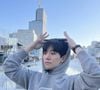 Lee Junho também é cantor e já sofreu uma lesão no ombro durante uma acrobacia ousada