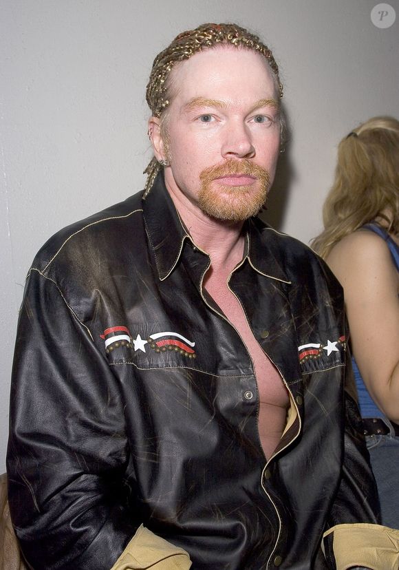 Tranças de Axl Rose dividiram opiniões no início dos anos 2000 e levaram o cantor a ser criticado