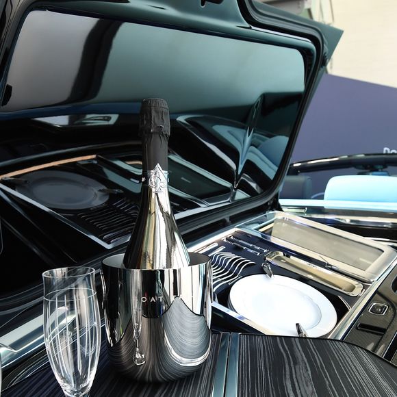 O Rolls-Royce Boat Tail de Mauro Icardi chama atenção pelo design inspirado em iate de luxo, pela produção limitada e pelo valor milionário