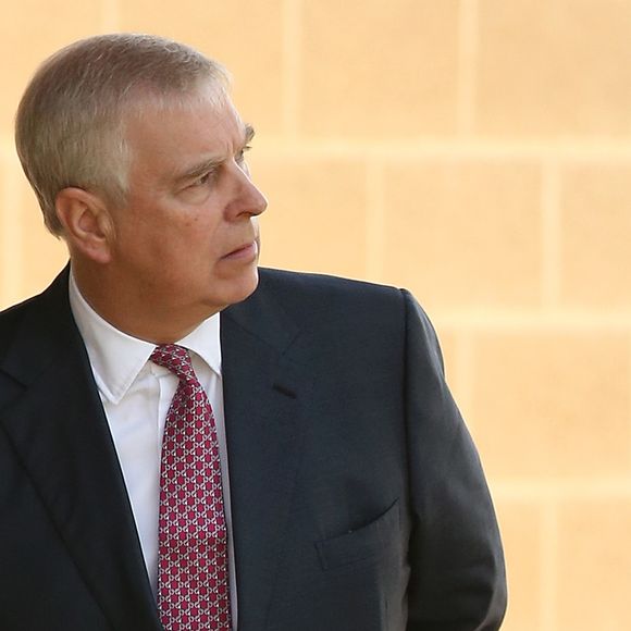 Príncipe Andrew é acusado de abuso sexual por Virginia Giuffre, uma das principais denunciantes de Epstein