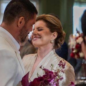 Casamento de Odete Roitman (Débora Bloch) e César (Cauã Reymond) vai agitar a novela 'Vale Tudo' na próxima semana