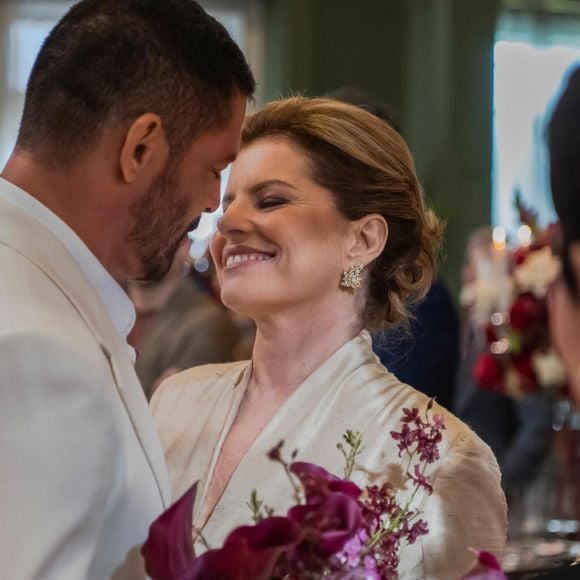 Casamento de Odete Roitman (Débora Bloch) e César (Cauã Reymond) vai agitar a novela 'Vale Tudo' na próxima semana