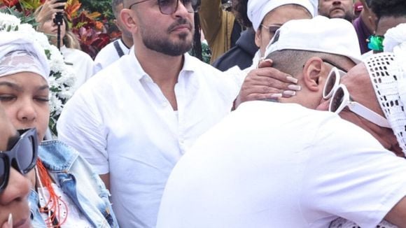 Último adeus a Arlindo Cruz: Diogo Nogueira, Xande de Pilares e mais se despedem em sepultamento após velório com samba e cerveja; fotos