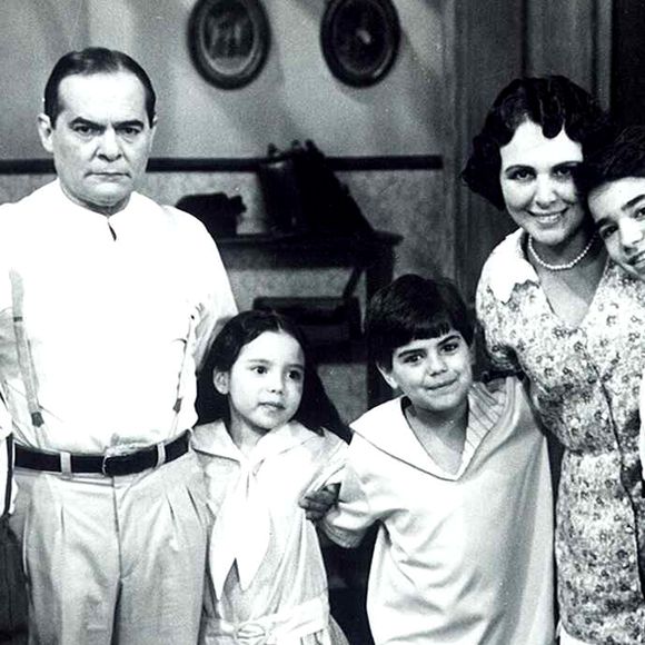 Caio Blat foi contratado pelo SBT para integrar o elenco da novela 'Éramos Seis', na qual deu vida a Carlos, filho do personagem de Othon Bastos