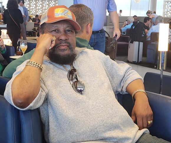 Victor Willis, do Village People, foi cantor, compositor, e trabalhou como mímico antes de chegar ao grupo ícone dos anos 1970