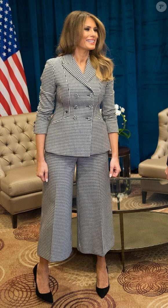 Como primeira-dama dos EUA, Melania Trump passou a usar mais peças de alfaiataria, como neste look de setembro de 2017