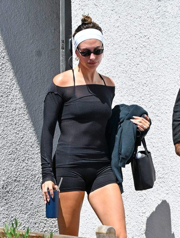 Bebida funcional de Hailey Bieber combina colágeno e ingredientes frescos