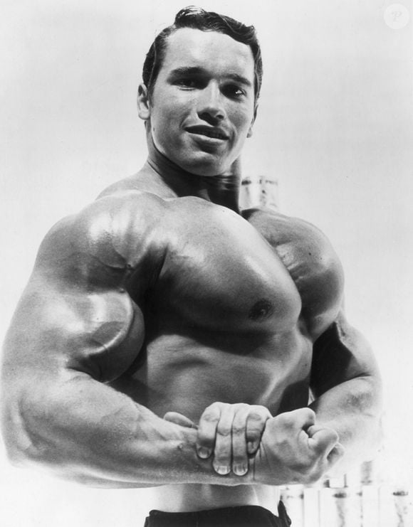Desde a época de fisiculturista, Arnold Schwarzenegger segue um hábito matinal que é um dos segredos de sua força mental