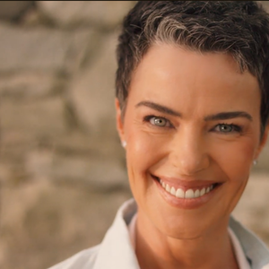 Ana Paula Arósio recebeu quase 1000% a mais que o salário na Globo para aparecer em comercial depois de 4 anos sumida