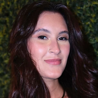 Esse vestido de festa de Bia Bonemer, filha de Fátima e Bonner, tem a cor mais elegante para a temporada de Primavera-Verão