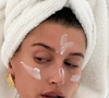A Loção Deo-Hidratante Milk da Nivea, indicada para pele seca e extrasseca, oferece hidratação profunda por até 72 horas com ácido hialurônico. Quando combinada com o Body Splash Lilac, da Giovanna Baby, que apresenta acorde cítrico frutado com nuances de anis e mistura lavanda, ylang-ylang, jasmim e lírio, o resultado ganha um toque elegante criando um efeito delicado e sofisticado que faria até a Hailey Bieber pirar