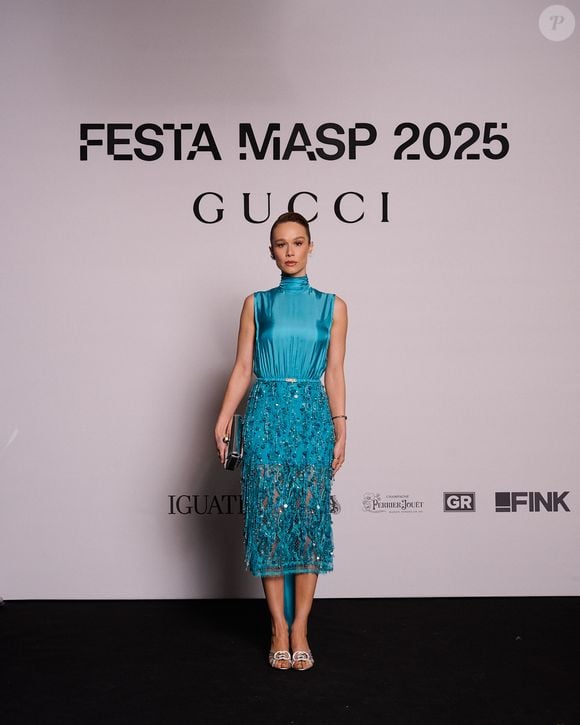 Azul: apontada como cor usada por pessoas inteligentes, a cor deu elegância e personalidade ao look de Mariana Ximenes