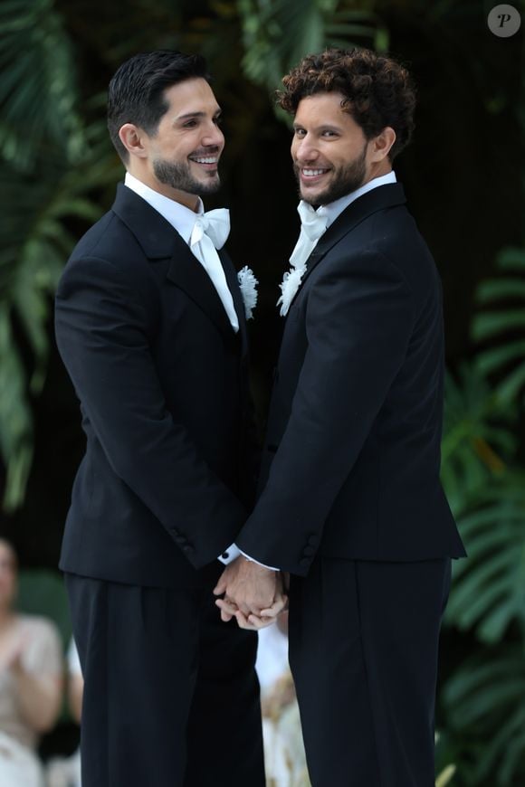 Igor Cosso e Heron Leal celebraram o casamento com uma festa no Rio de Janeiro cercados por amigos, familiares e famosos. Veja quem marcou presença na cerimônia