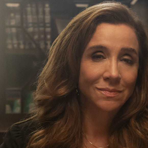 Marisa Orth interpreta Tina em ‘Habeas Corpus’, série da Netflix que acompanha a investigação de uma condenação injusta e os bastidores da polícia