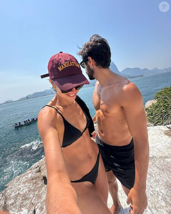 Fotos de Agatha Moreira e Rodrigo Simas levaram internautas ao delírio e renderam muitos elogios