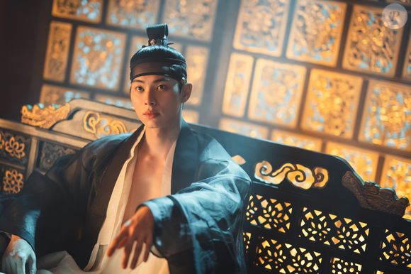 Mas seu caminho não é fácil, já que ela precisa lidar com o temperamento forte do Rei Yeonhui