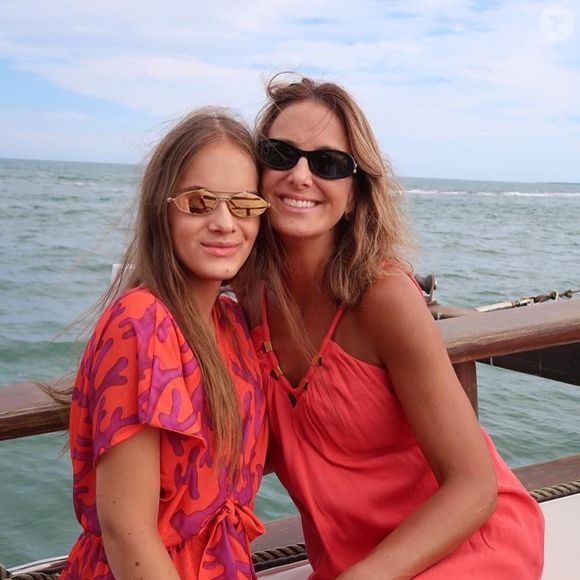 Rafaella Justus e a mamãe, Ticiane Pinheiro, combinaram os looks para curtir as férias. Ambos eram na mesma tonalidade. Rafa também roubou a cena com seu óculos grifado da Fendi!