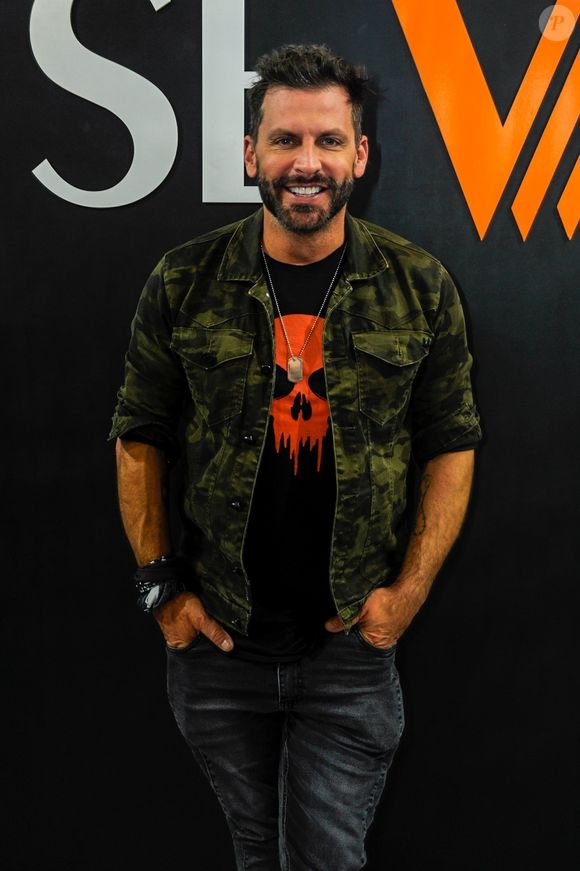 Com Henri Castelli no BBB 26, internautas resgatam acusação de homofobia feita há nove anos e as declarações do ator na época