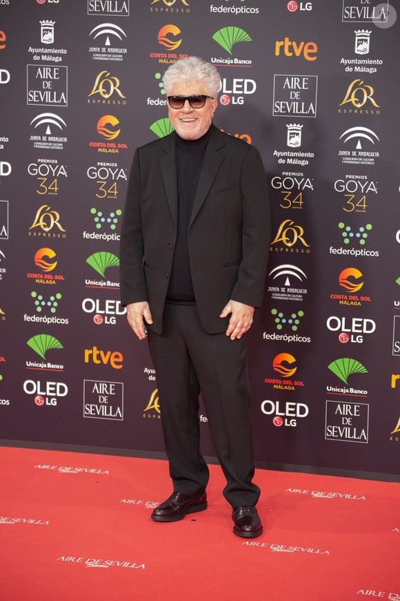 Às vezes, o diretor adquire peças de que não precisa porque pensa que poderá usá-las em seus filmes. E, às vezes, leva para sua casa peças que apareceram em suas produções