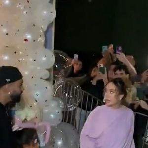 Rafaella Santos e Gabigol protagonizaram o momento mais comentado da saída da festa de Mavie, segundo uma análise de leitura labial que circulou nas redes sociais