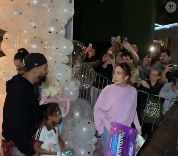Rafaella Santos e Gabigol protagonizaram o momento mais comentado da saída da festa de Mavie, segundo uma análise de leitura labial que circulou nas redes sociais