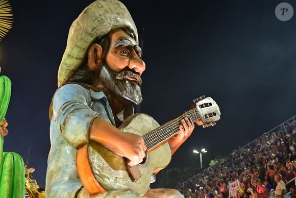O desfile da Acadêmicos de Niterói sofreu acusações de propaganda eleitoral antecipada