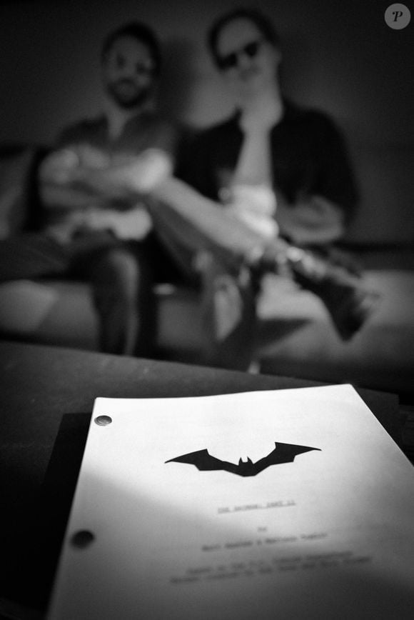 Embora os detalhes da trama ainda estejam sob sigilo, o diretor Matt Reeves adiantou que a continuação explorará mais o lado de Bruce Wayne, mantendo o personagem no centro da história
