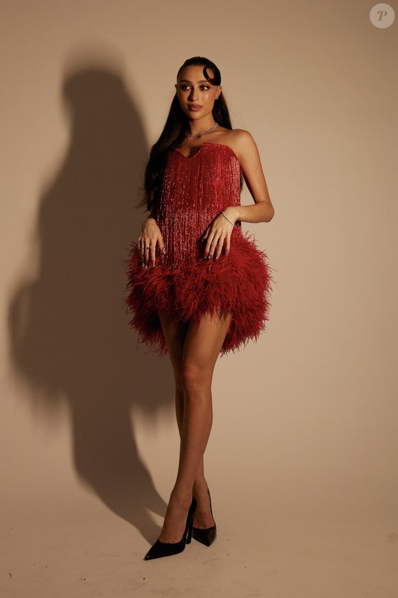 A influenciadora Eliza Zazur se inspirou em Christina Aguilera e Cher