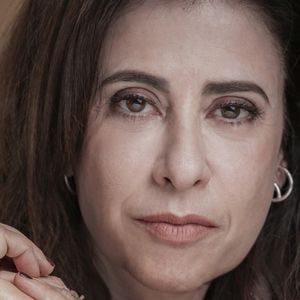 Fernanda Torres é filha de quem? Vencedora do Globo de Ouro já admitiu distância marcada por ausência dos pais famosos