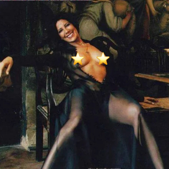 'Não aceitaria novamente': Ângela deixou claro que o nu ficou no passado, mas se orgulha do registro.