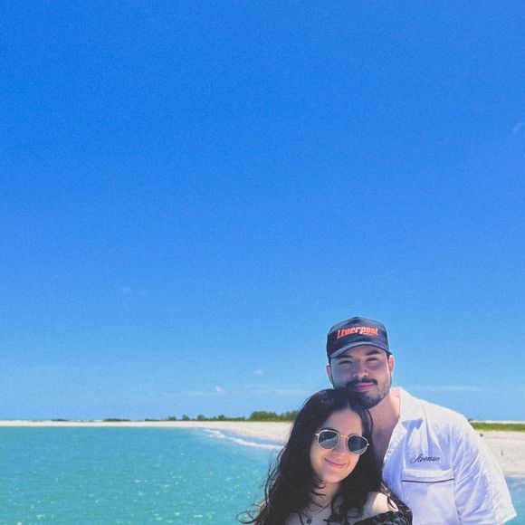 Filha de Joelma e Ximbinha e grávida pela primeira vez, Yasmin curtiu com o namorado, Neto Alcântara, manhã de sol no dia de Natal 2024