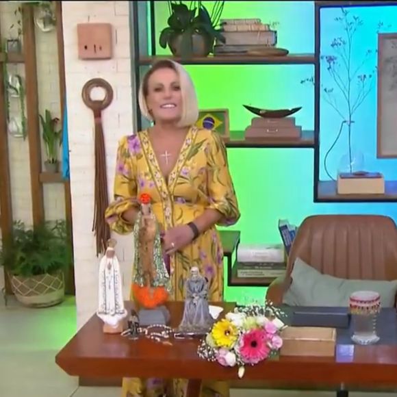 Ana Maria Braga mandou beijo para Cássia Eller na abertura do 'Mais Você' de 17 de março de 2025