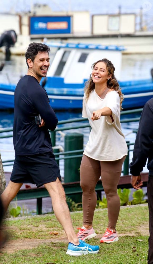 Cena nostálgica: Heleninha (Paolla Oliveira) e Renato (João Vicente de Castro) relembram romance secreto e trocam provocações