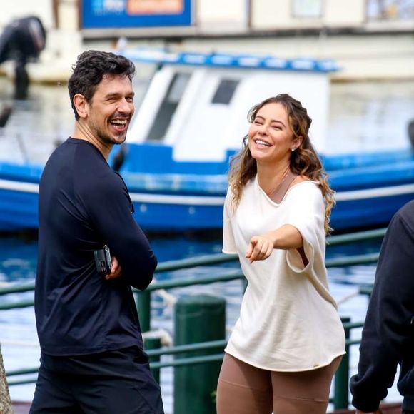 Cena nostálgica: Heleninha (Paolla Oliveira) e Renato (João Vicente de Castro) relembram romance secreto e trocam provocações