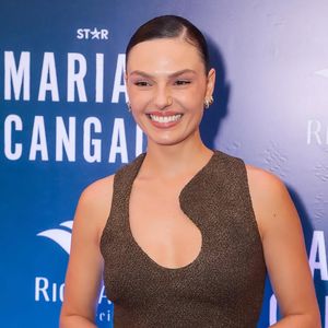 Isis Valverde brilha na premiére de Maria e o Cangaço, em Recife, e atrai olhares com seu look de grife.