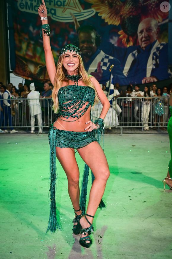 Erika Schinayder é musa da Mocidade Independente de Padre Miguel