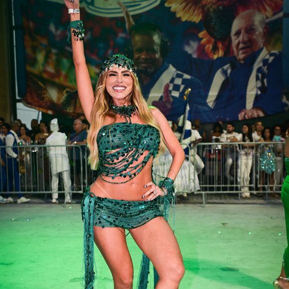 Erika Schinayder é musa da Mocidade Independente de Padre Miguel