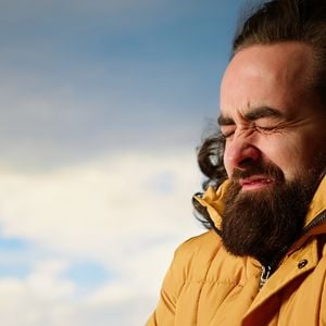 O que a psicologia diz sobre ventos fortes? Especialista explica como o clima pode influenciar o comportamento, o sono e o bem-estar emocional