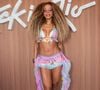 Esposa de Ludmilla, Brunna Gonçalves exibiu um look cheio de cor no Rock in Rio