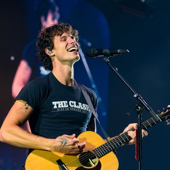 De visual loiro e inglês caricata, Bruna Marquezine protagoniza momento hilário no filme - e pode ter arrancado risadas de Shawn Mendes