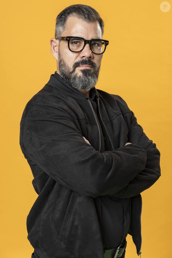 Conhecido por sua posição conservadora, Juliano Cazarré causou ao divulgar um evento contra o 'enfraquecimento de homens'